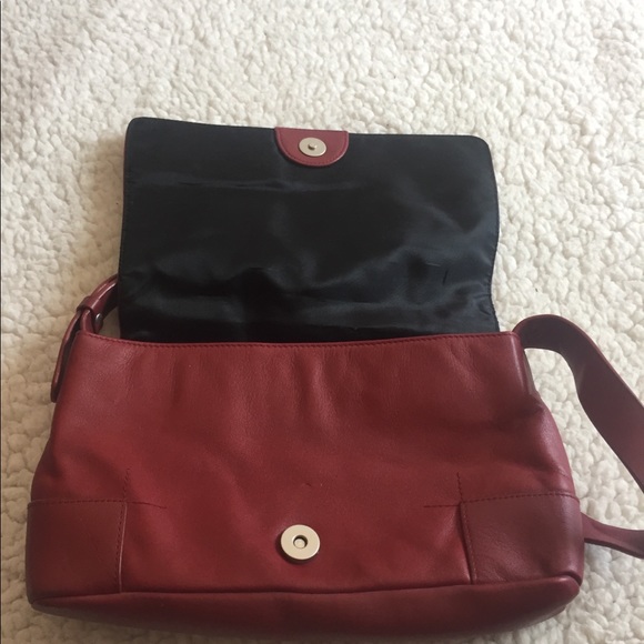 Kenneth Cole Reaction Purse - Picture 9 of 9